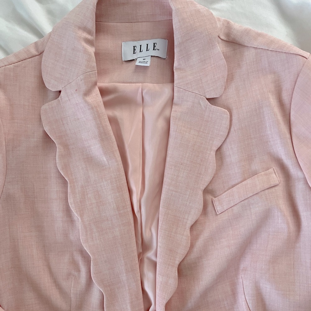 Light pink siut